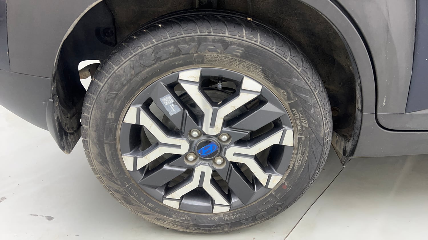 Used 2024 Hyundai Exter SX (O) 1.2 AMT Petrol Automatic tyres RIGHT REAR TYRE RIM VIEW