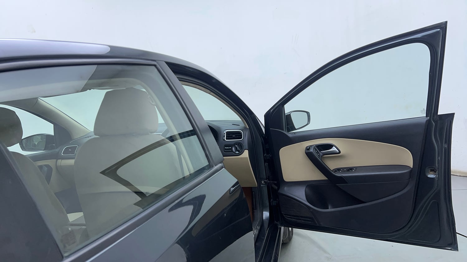 Used 2018 Volkswagen Ameo Highline1.2L Plus (P) 16 Alloy Petrol Manual interior RIGHT FRONT DOOR OPEN VIEW