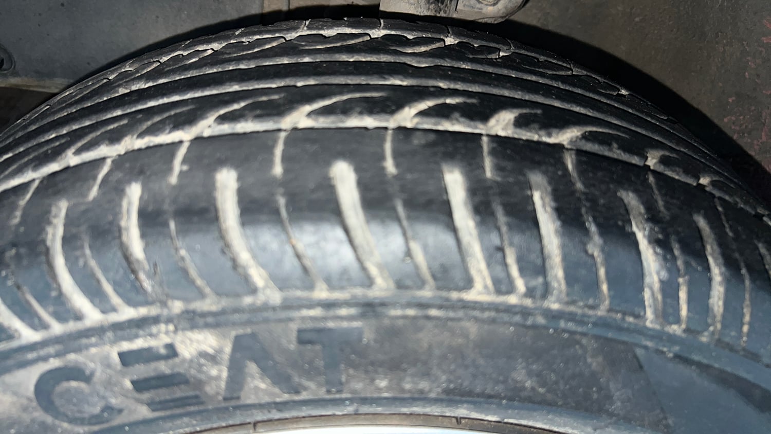 Used 2016 Mahindra KUV100 K6+ 6 STR Petrol Manual tyres LEFT FRONT TYRE TREAD VIEW