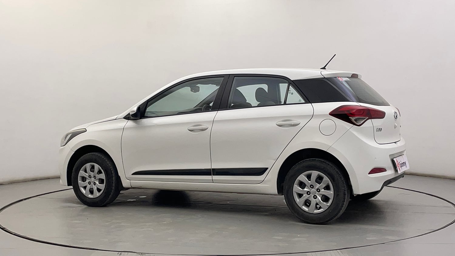 Used 2016 Hyundai Elite i20 Sportz 1.4 CRDI Diesel Manual exterior LEFT REAR CORNER VIEW