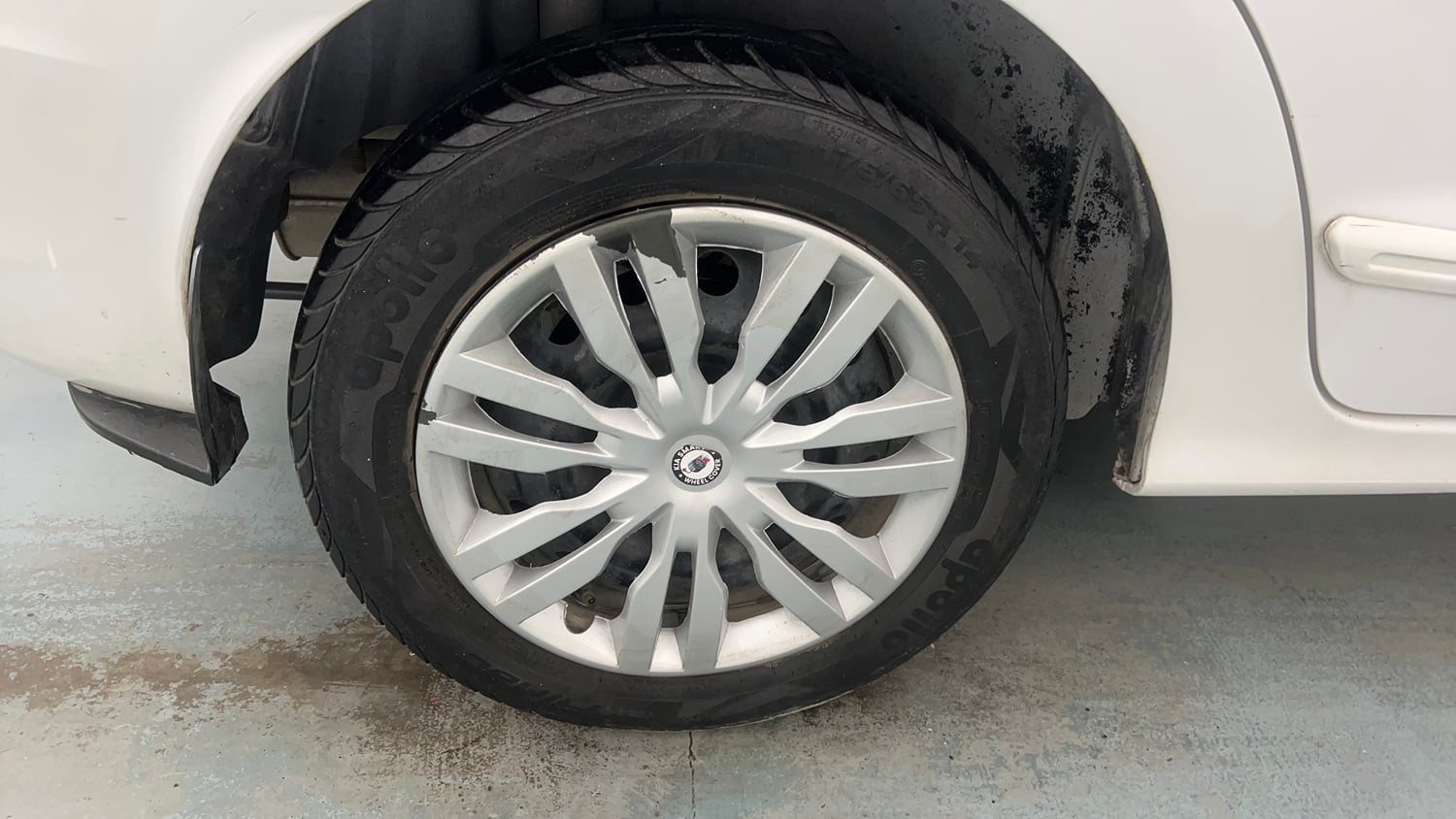 Used 2016 Ford Figo Aspire Trend 1.2 Ti-VCT Petrol Manual tyres RIGHT REAR TYRE RIM VIEW