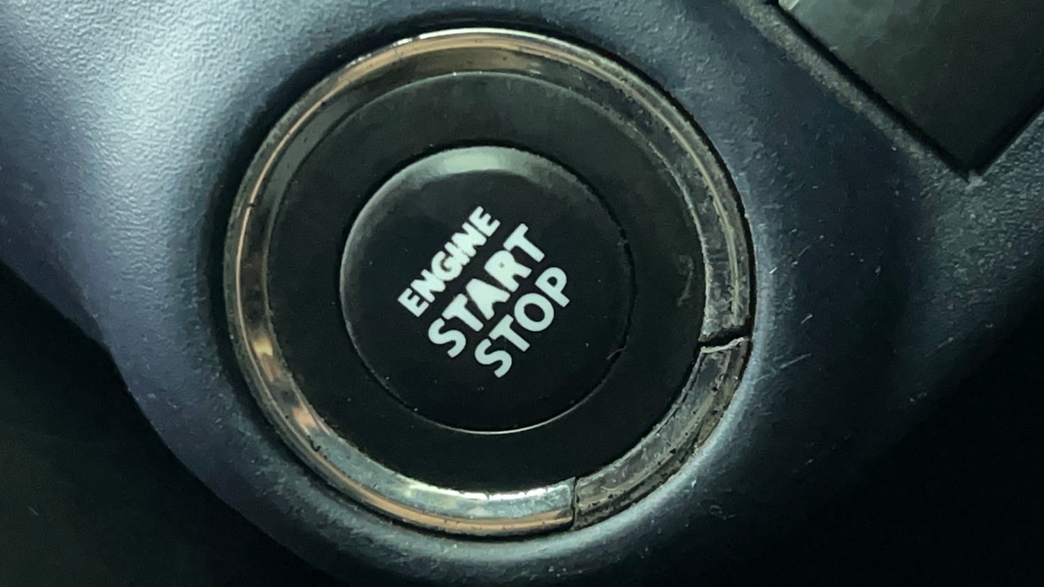 Used 2022 Maruti Suzuki Baleno Alpha AGS Petrol Automatic top_features Keyless start