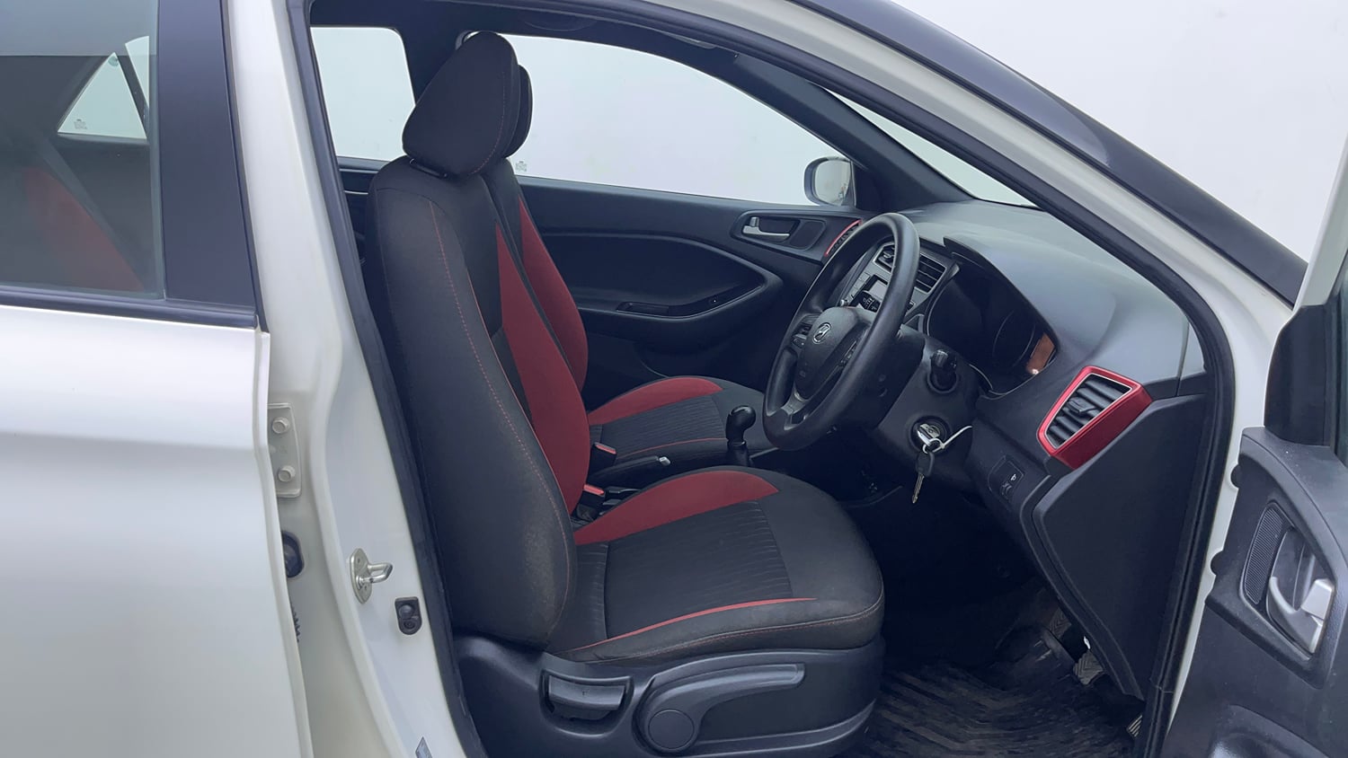 Used 2018 Hyundai Elite i20 Asta 1.2 Dual Tone Petrol Manual interior RIGHT SIDE FRONT DOOR CABIN VIEW