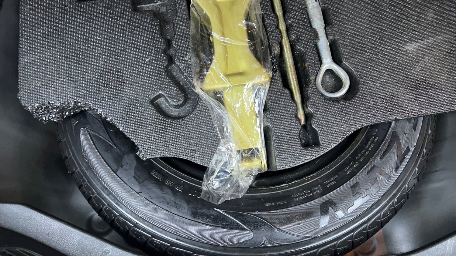 Used 2016 Honda Jazz V AT Petrol Petrol Automatic tyres SPARE TYRE VIEW