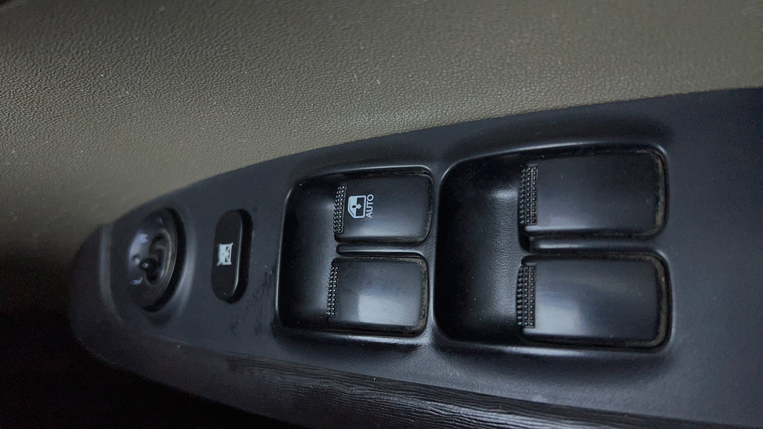 Used 2013 Hyundai i10 Magna 1.2 Kappa2 Petrol Manual top_features Power windows