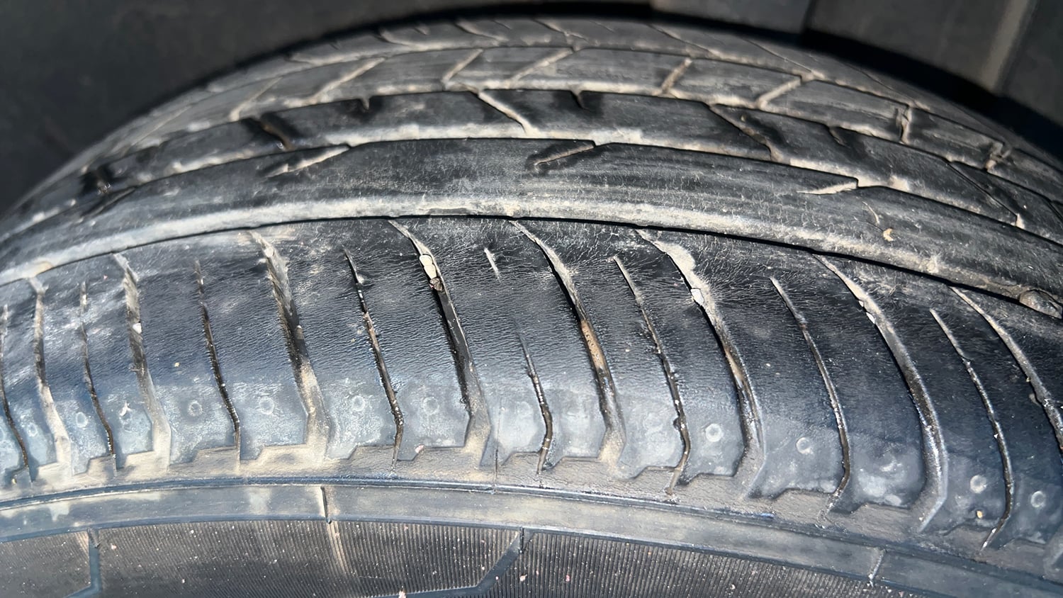 Used 2022 Renault Kiger RXZ Turbo CVT Petrol Automatic tyres LEFT REAR TYRE TREAD VIEW