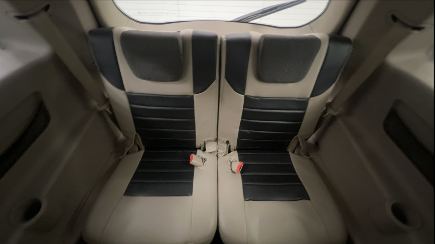 Used 2016 Mahindra XUV500 W4 Diesel Manual interior THIRD ROW SEAT