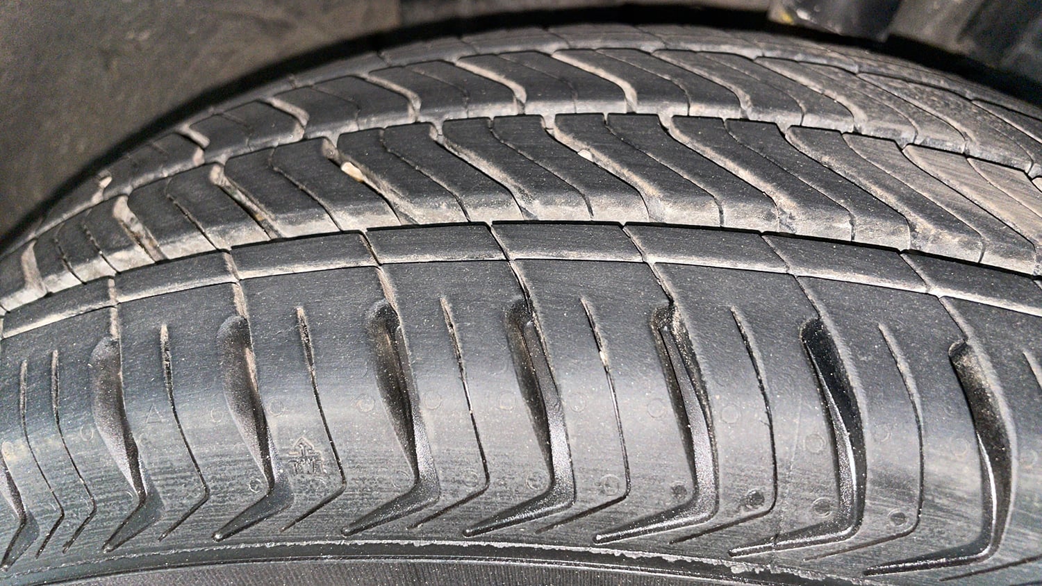 Used 2019 Renault Kwid 1.0 RXT AMT Opt Petrol Automatic tyres RIGHT FRONT TYRE TREAD VIEW