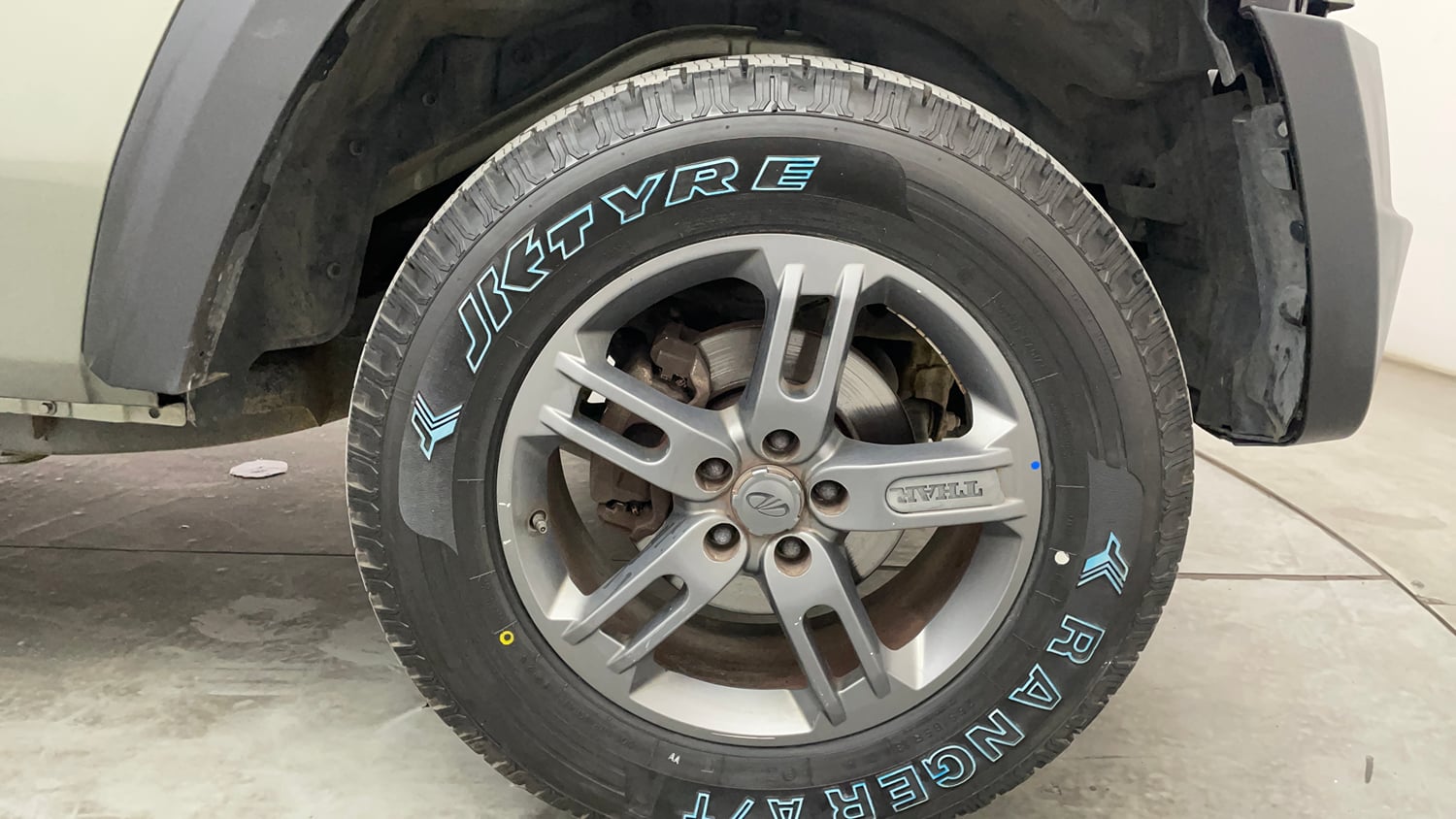 Used 2021 mahindra Thar LX Hard Top Petrol AT 4WD Petrol Automatic tyres RIGHT FRONT TYRE RIM VIEW