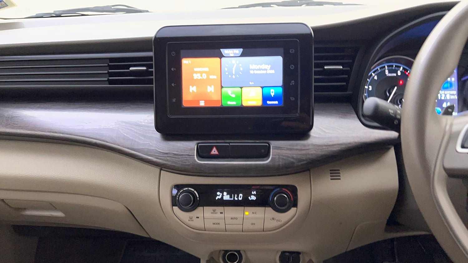 Used 2023 Maruti Suzuki Ertiga ZXi AT Petrol Automatic top_features Integrated (in-dash) music system