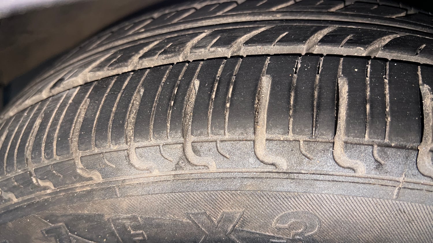 Used 2017 Hyundai Grand i10 Magna 1.2 Kappa VTVT Petrol Manual tyres RIGHT FRONT TYRE TREAD VIEW