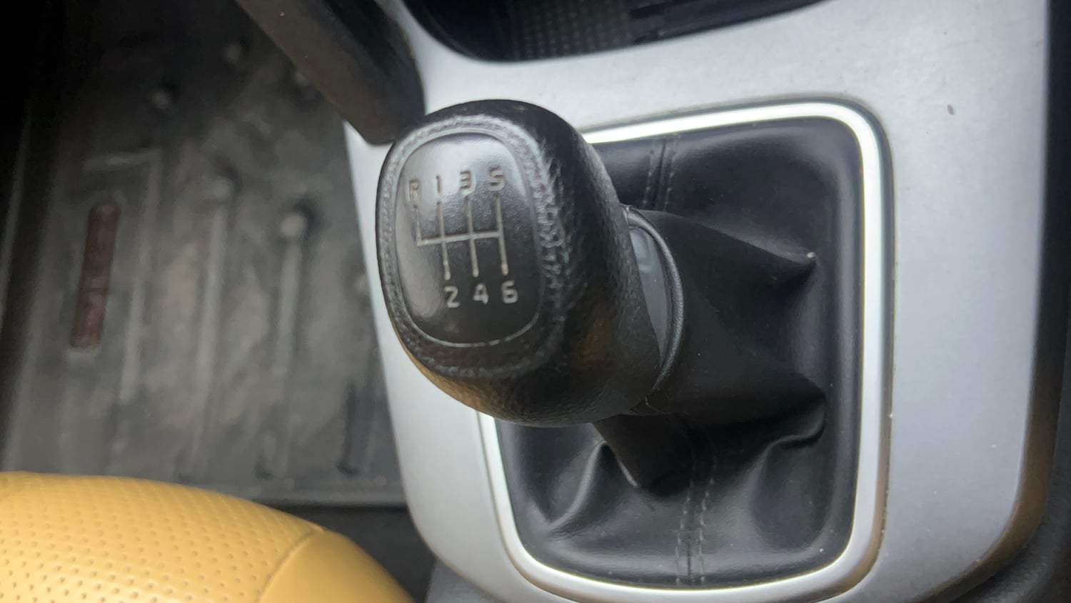 Used 2023 Kia Seltos HTK 1.5 Petrol Manual interior GEAR  KNOB VIEW