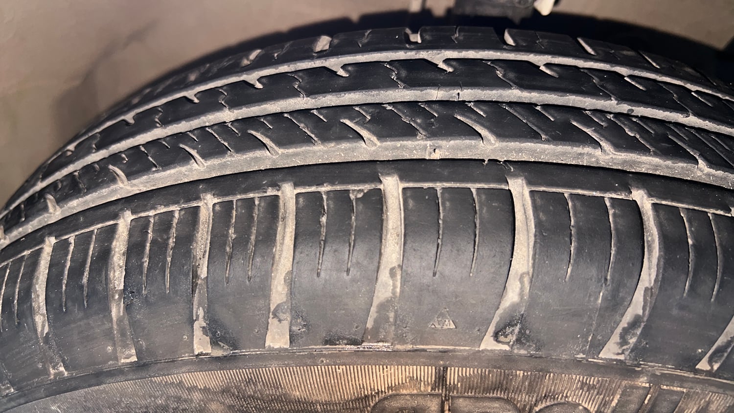Used 2015 Maruti Suzuki Swift VXi Petrol Manual tyres RIGHT FRONT TYRE TREAD VIEW