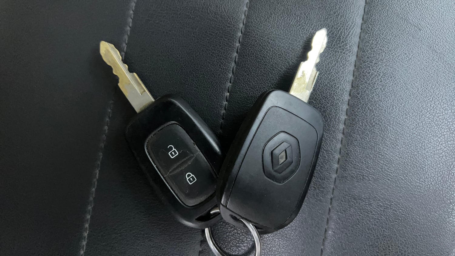 Used 2017 Renault Kwid 1.0 RXT AMT Petrol Automatic extra CAR KEY VIEW