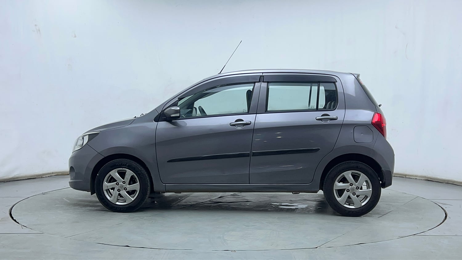 Used 2015 Maruti Suzuki Celerio ZXi Opt Petrol Manual exterior LEFT SIDE VIEW