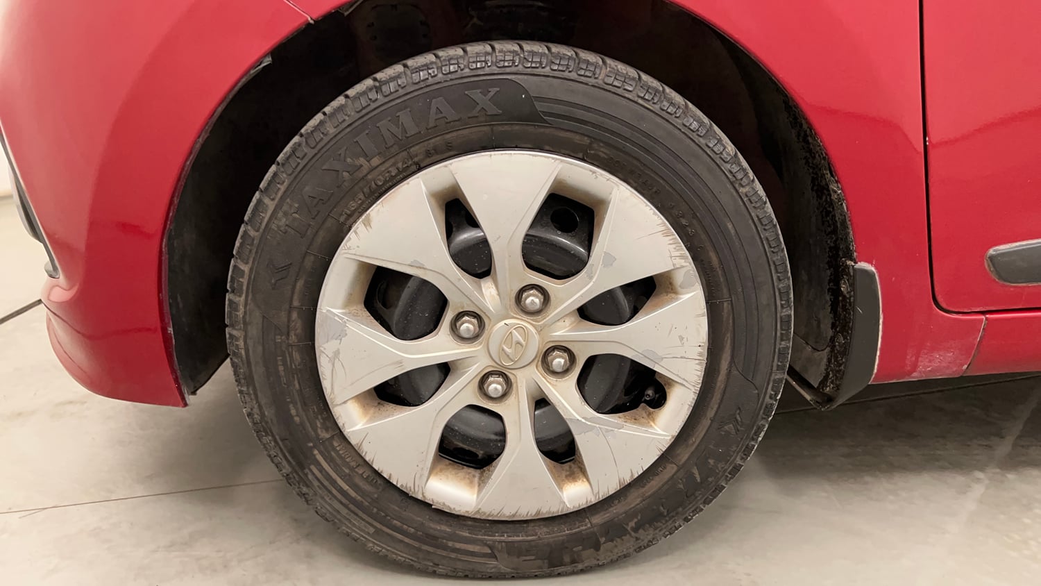 Used 2015 Hyundai Xcent S 1.2 Petrol Manual tyres LEFT FRONT TYRE RIM VIEW