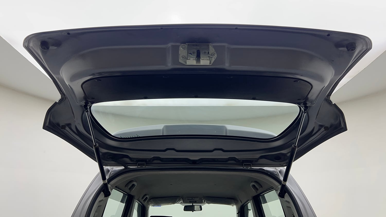 Used 2017 Maruti Suzuki Wagon R 1.0 LXI CNG (outside fitted) Cng Manual interior DICKY DOOR OPEN VIEW