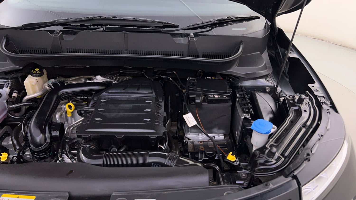 Used 2026 Skoda Kylaq Signature AT Petrol Automatic engine ENGINE LEFT SIDE HINGE & APRON VIEW