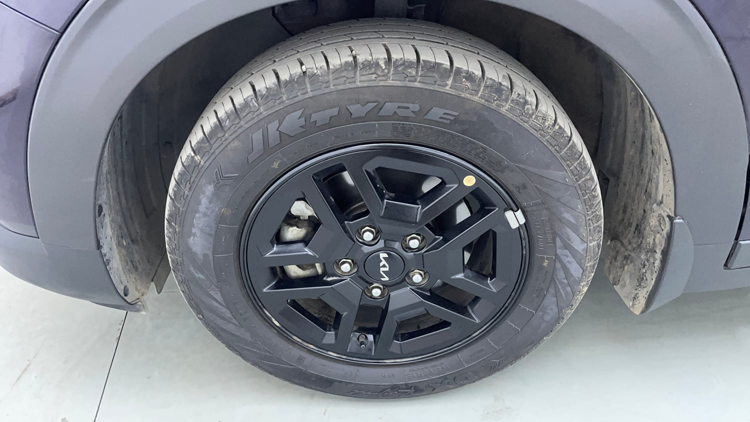 Used 2025 Kia Carens Clavis HTK 1.5 Petrol MT Petrol Manual tyres LEFT FRONT TYRE RIM VIEW