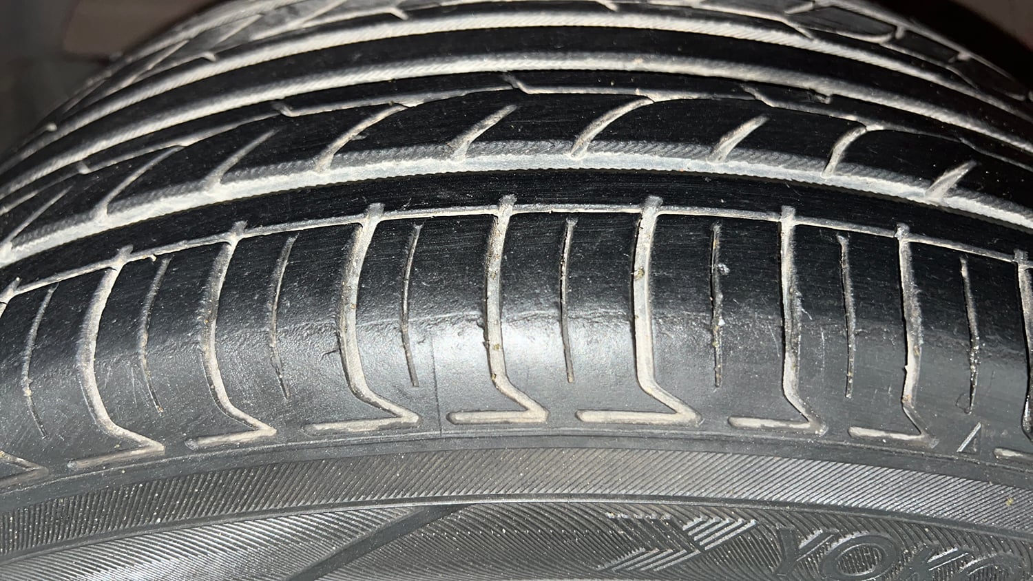 Used 2018 Maruti Suzuki Swift VXi AMT Petrol Automatic tyres LEFT FRONT TYRE TREAD VIEW