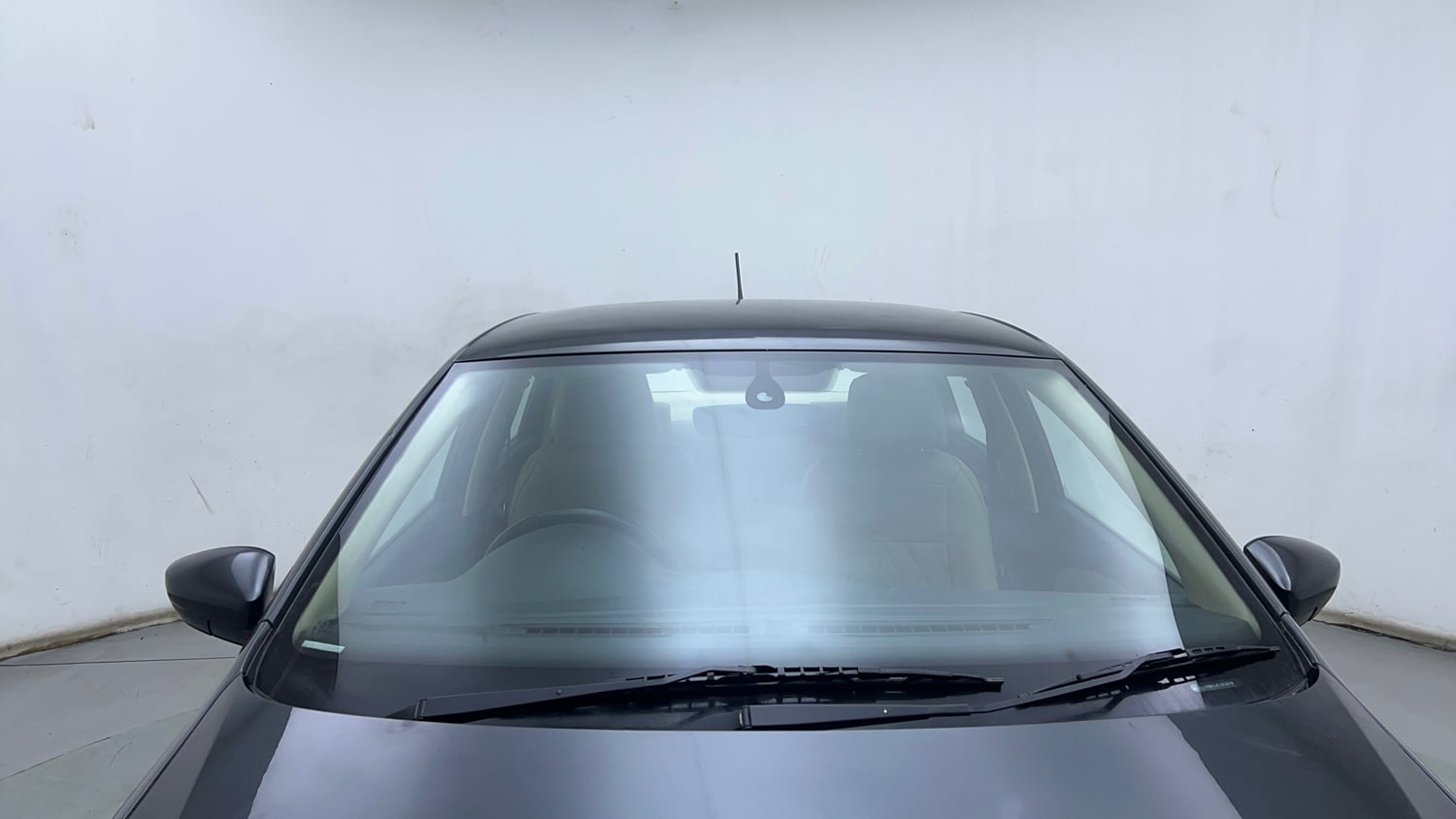 Used 2018 Volkswagen Ameo Highline1.2L Plus (P) 16 Alloy Petrol Manual exterior FRONT WINDSHIELD VIEW