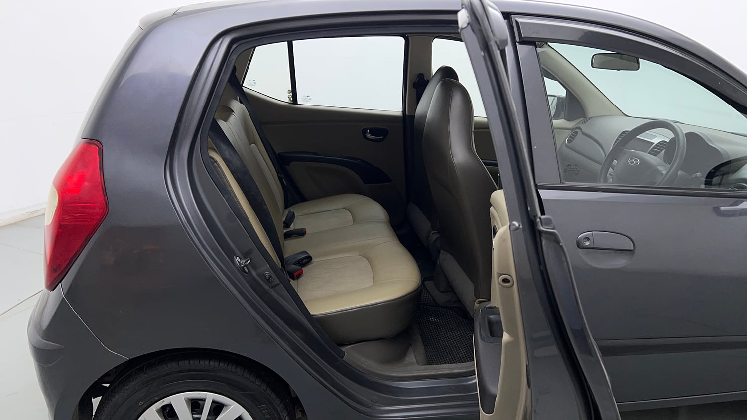 Used 2013 Hyundai i10 Magna 1.2 Kappa2 Petrol Manual interior RIGHT SIDE REAR DOOR CABIN VIEW