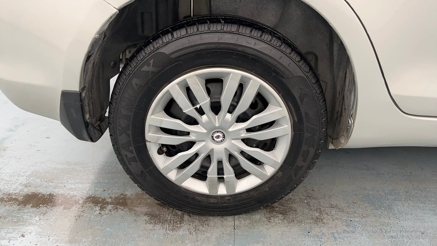 Used 2015 Maruti Suzuki Swift Dzire VXI Petrol Manual tyres RIGHT REAR TYRE RIM VIEW