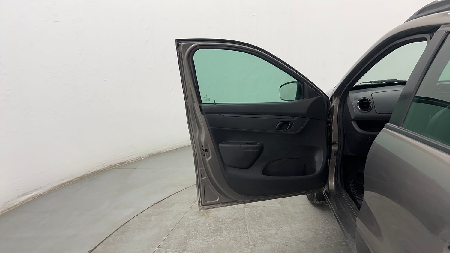 Used 2016 Renault Kwid RXT CNG (Outside Fitted) Cng Manual interior LEFT FRONT DOOR OPEN VIEW