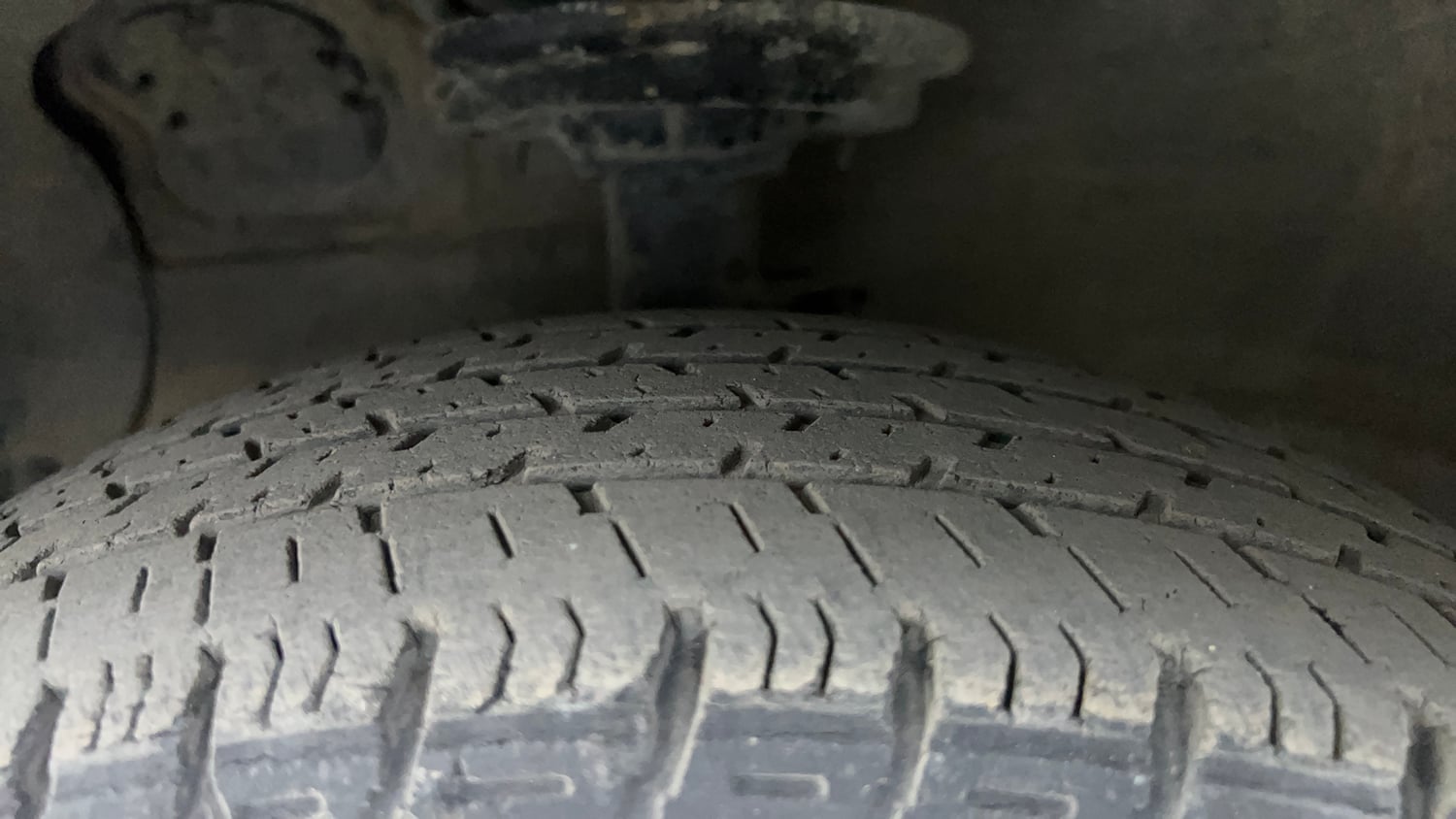 Used 2016 Hyundai Grand i10 Sportz 1.2 Kappa VTVT Petrol Manual tyres LEFT FRONT TYRE TREAD VIEW