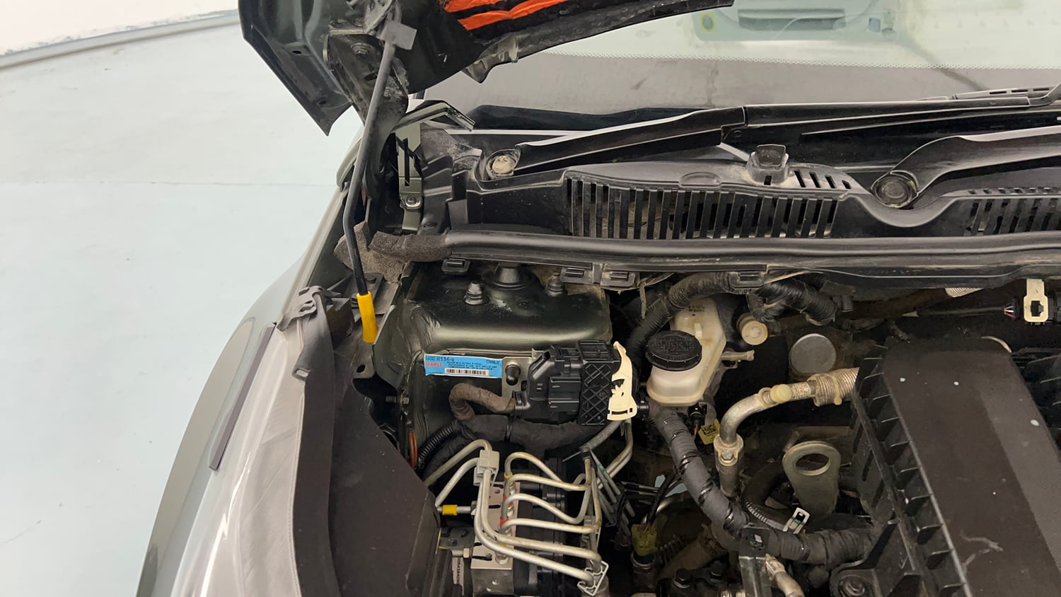 Used 2021 Tata Nexon XMA (S) Diesel Diesel Automatic engine ENGINE RIGHT SIDE HINGE & APRON VIEW