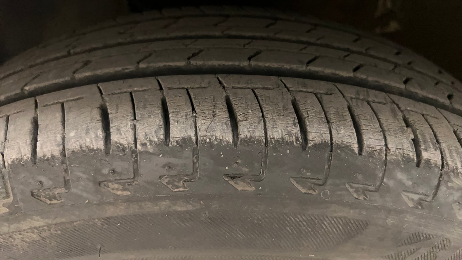 Used 2022 Maruti Suzuki Ignis Zeta 1.2 MT Petrol Manual tyres LEFT FRONT TYRE TREAD VIEW
