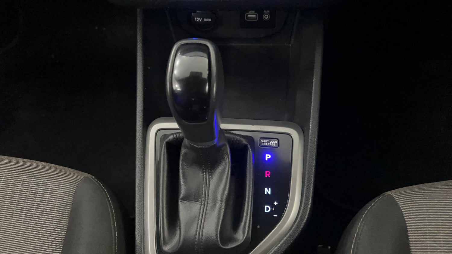 Used 2017 Hyundai Creta 1.6 SX Plus AT Petrol Petrol Automatic interior GEAR  KNOB VIEW