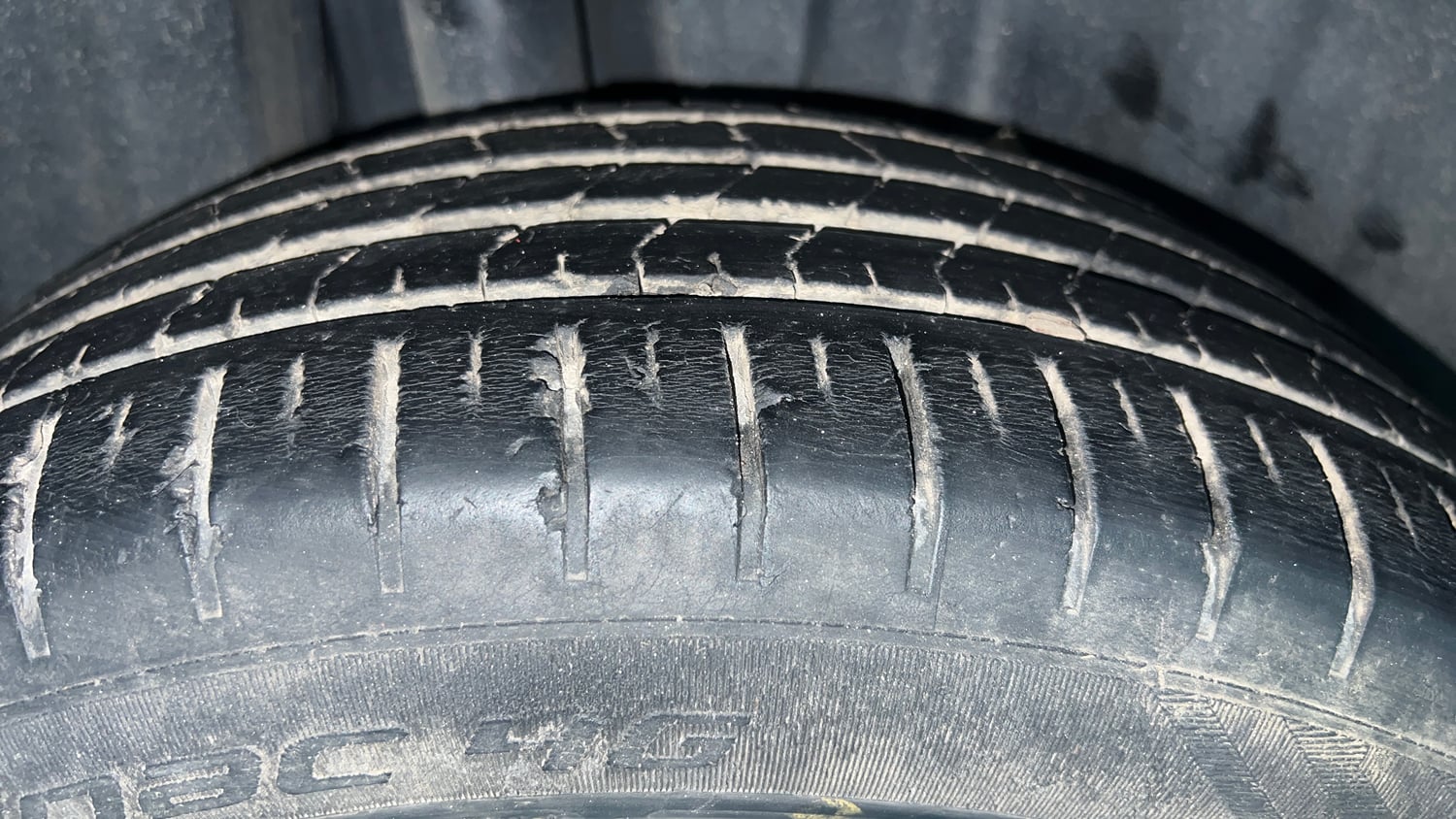 Used 2022 Maruti Suzuki Baleno Alpha AGS Petrol Automatic tyres RIGHT REAR TYRE TREAD VIEW