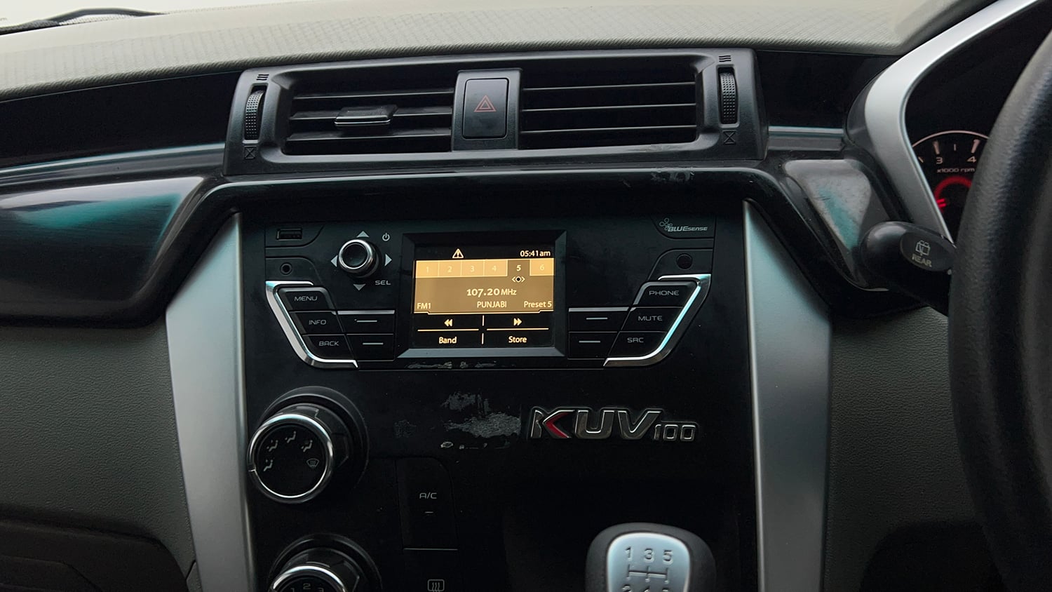 Used 2016 Mahindra KUV100 K6+ 6 STR Petrol Manual top_features Integrated (in-dash) music system