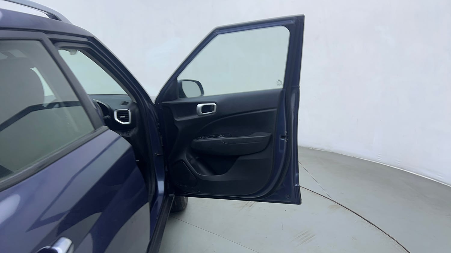 Used 2022 Hyundai Venue SX Plus 1.0 Turbo DCT Petrol Automatic interior RIGHT FRONT DOOR OPEN VIEW