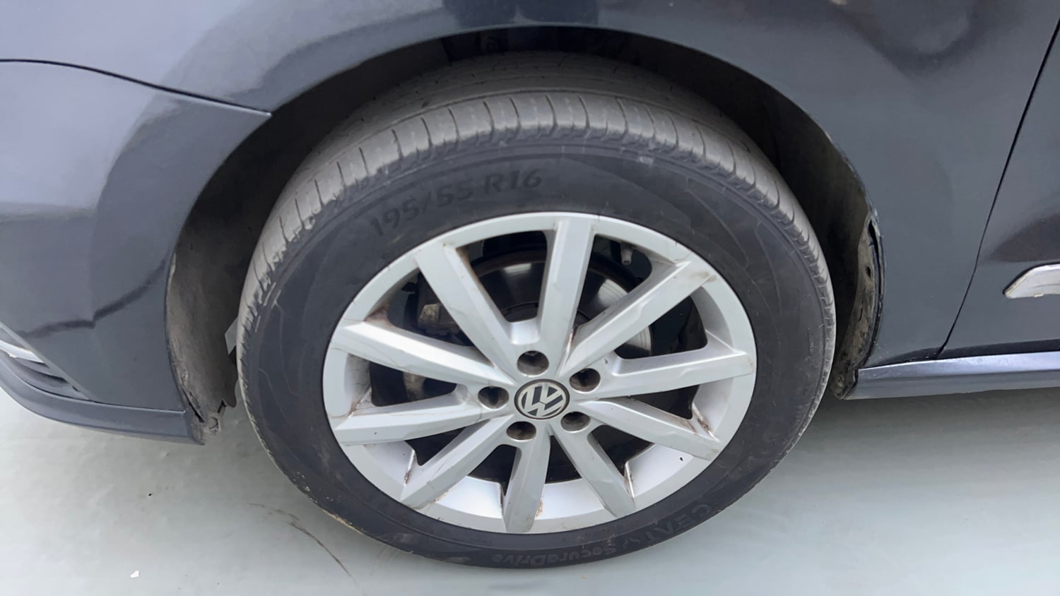 Used 2018 Volkswagen Ameo Highline1.2L Plus (P) 16 Alloy Petrol Manual tyres LEFT FRONT TYRE RIM VIEW