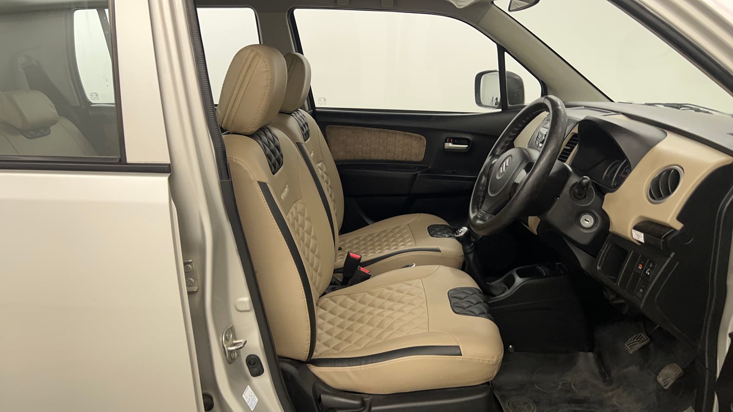 Used 2018 Maruti Suzuki Wagon R VXI Petrol Manual interior RIGHT SIDE FRONT DOOR CABIN VIEW