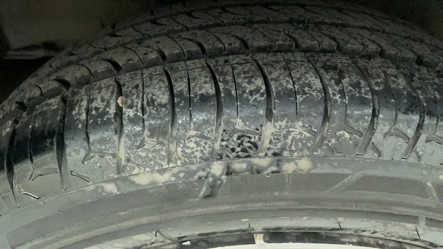 Used 2017 Honda City V Petrol Manual tyres RIGHT REAR TYRE TREAD VIEW