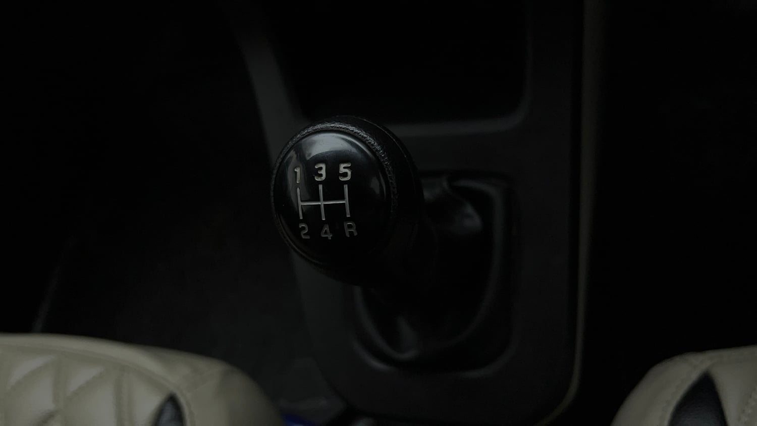 Used 2024 Maruti Suzuki Wagon R VXI 1.0 CNG Cng Manual interior GEAR  KNOB VIEW