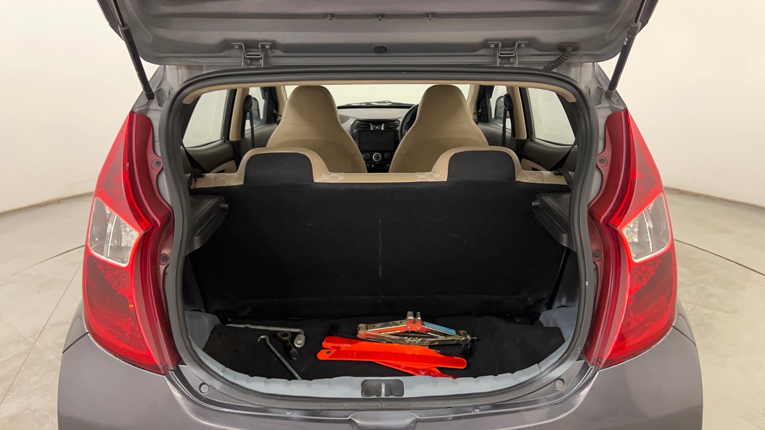 Used 2017 Hyundai Eon Magna + Petrol Manual interior DICKY INSIDE VIEW