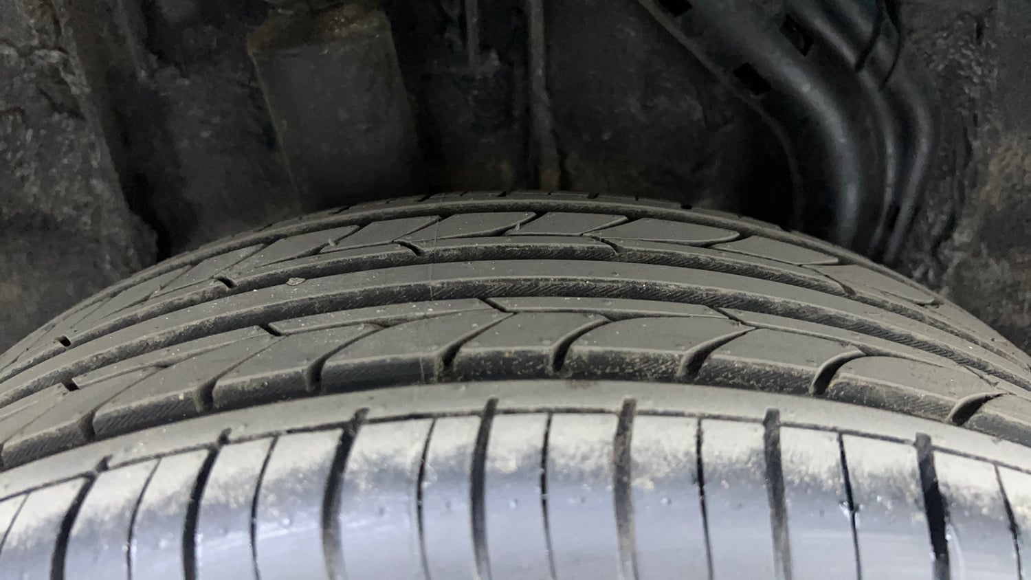 Used 2021 Renault Kiger RXZ AMT Dual Tone Petrol Automatic tyres RIGHT REAR TYRE TREAD VIEW