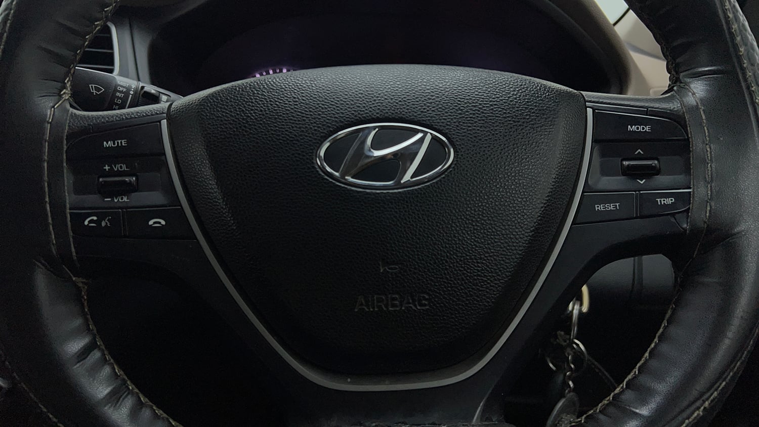 Used 2020 Hyundai Elite i20 Sportz Plus 1.2 Petrol Manual top_features Airbags