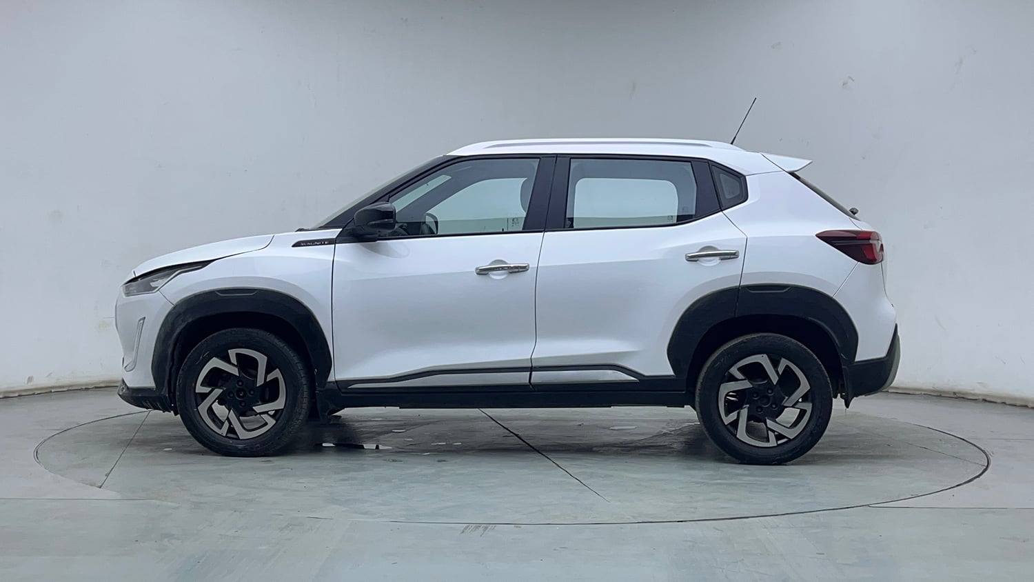 Used 2021 Nissan Magnite XV Turbo CVT Petrol Automatic exterior LEFT SIDE VIEW