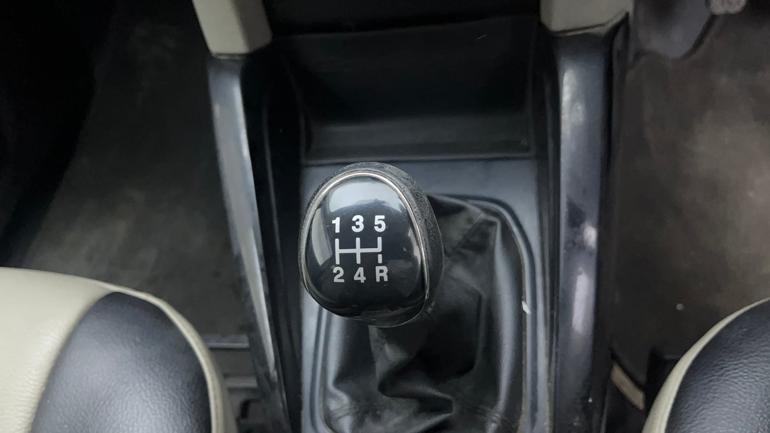 Used 2017 Ford EcoSport Trend+ 1.5L TDCi Diesel Manual interior GEAR  KNOB VIEW