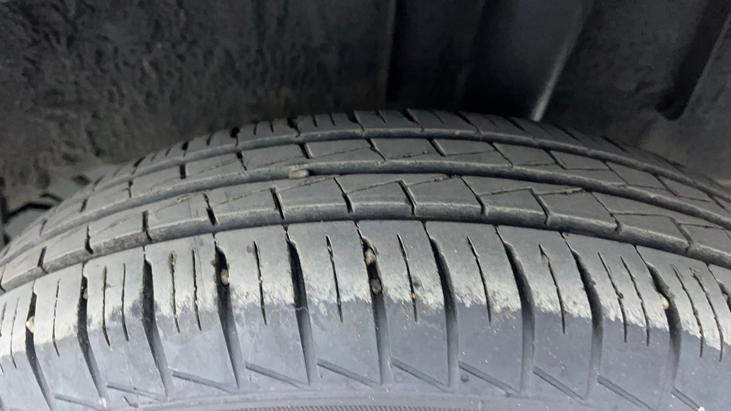 Used 2023 Renault Triber RXT EASY-R AMT Petrol Automatic tyres LEFT REAR TYRE TREAD VIEW