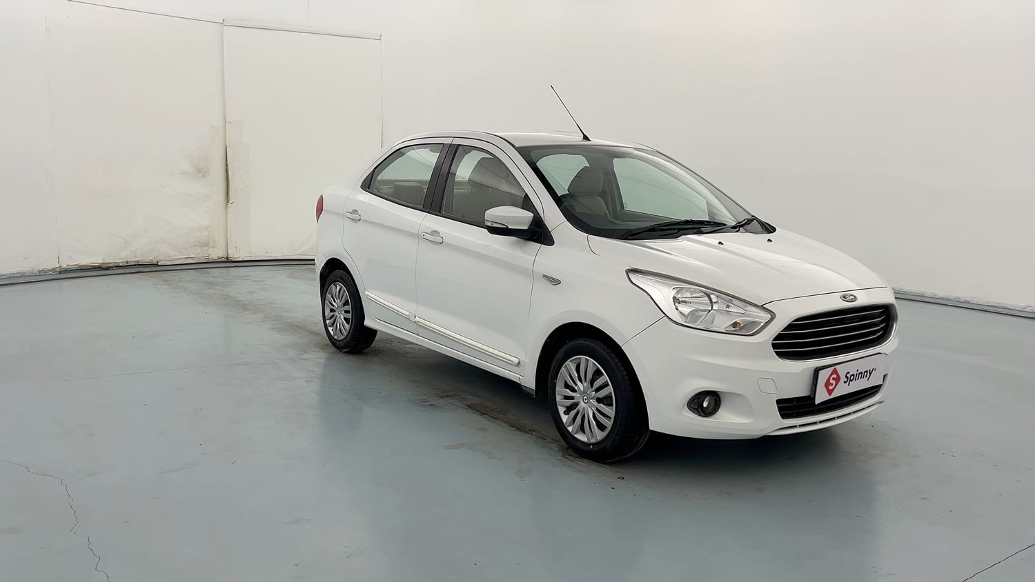 Used 2016 Ford Figo Aspire Trend 1.2 Ti-VCT Petrol Manual exterior RIGHT FRONT CORNER VIEW
