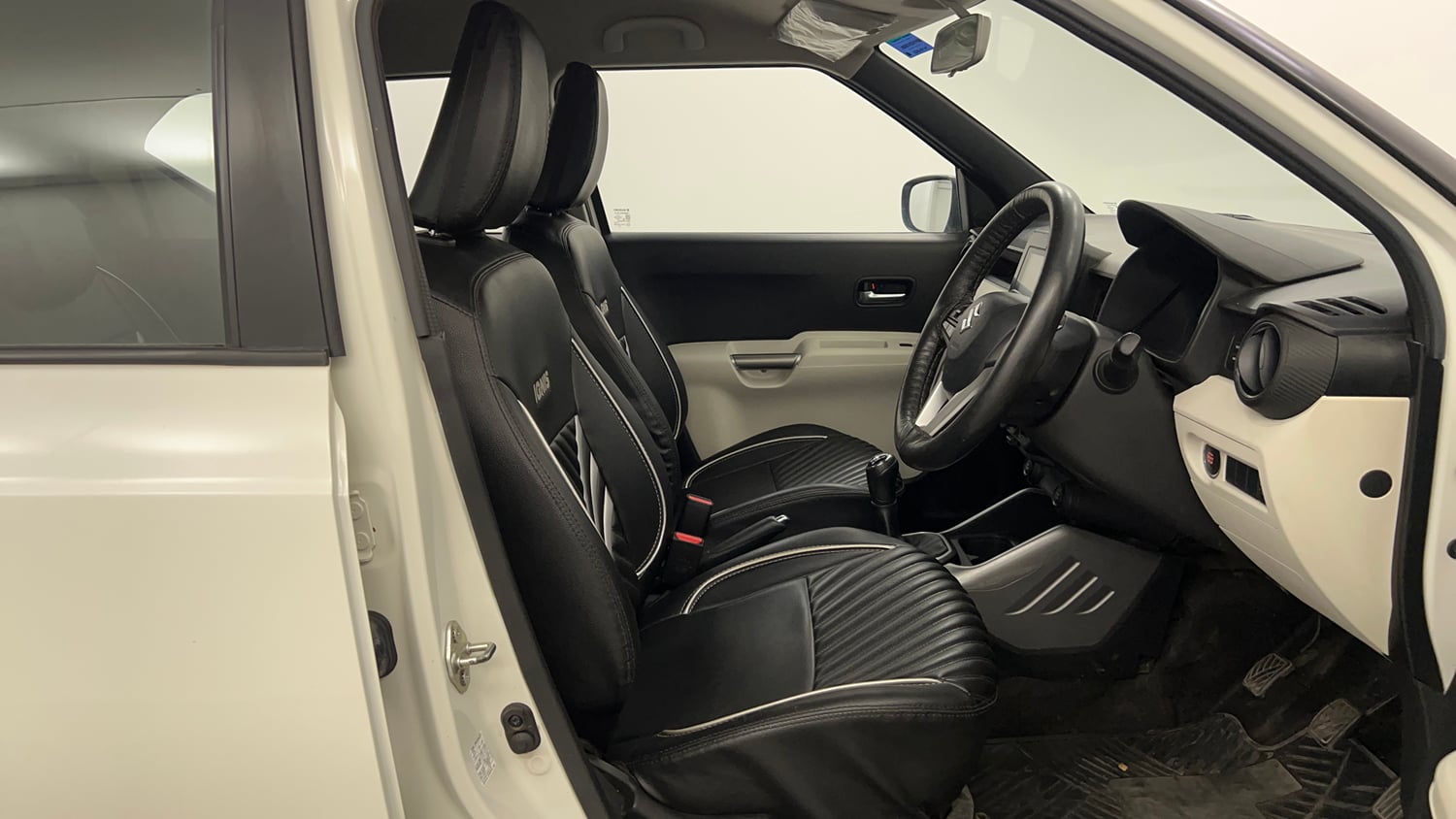 Used 2022 Maruti Suzuki Ignis Zeta 1.2 MT Petrol Manual interior RIGHT SIDE FRONT DOOR CABIN VIEW
