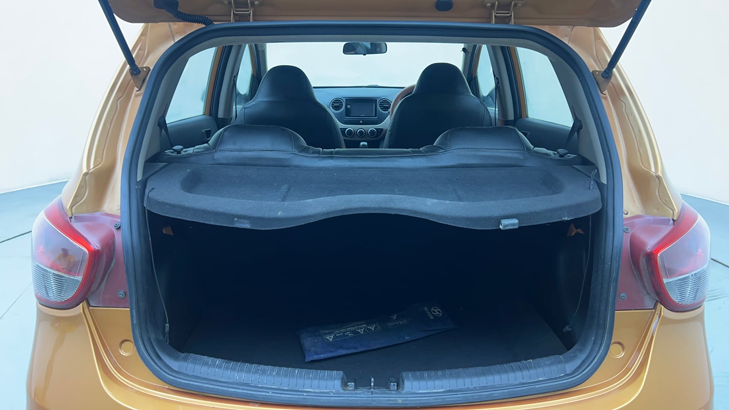 Used 2018 Hyundai Grand i10 Magna 1.2 Kappa VTVT Petrol Manual interior DICKY INSIDE VIEW