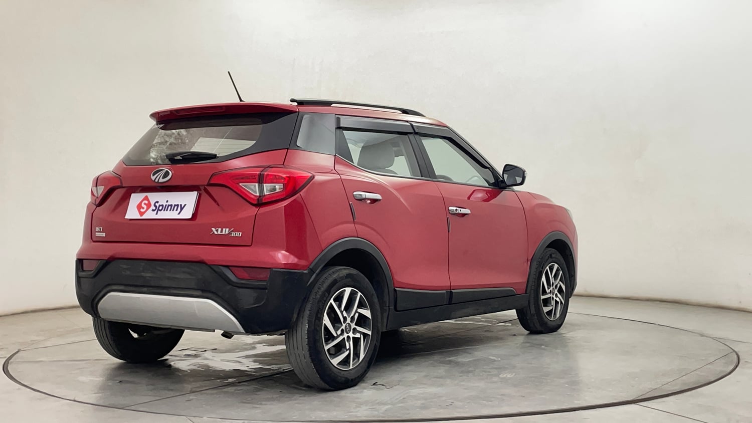 Used 2022 Mahindra XUV 300 W8 (O) 1.5 Diesel AMT Diesel Automatic exterior RIGHT REAR CORNER VIEW
