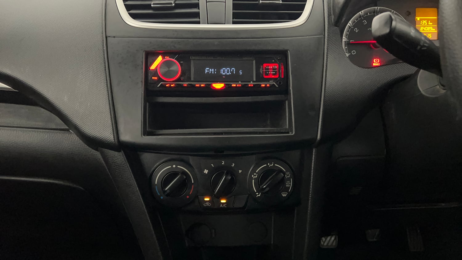 Used 2016 Maruti Suzuki Swift VXi Petrol Manual interior MUSIC SYSTEM & AC CONTROL VIEW